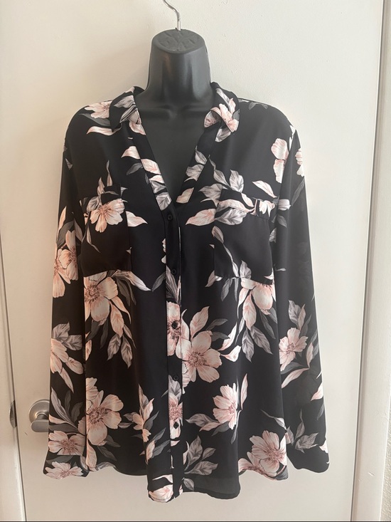 Candie's Tops - Candie's Lightweight Office Black Light Pink Floral Front Top Pockets Top SX XXL